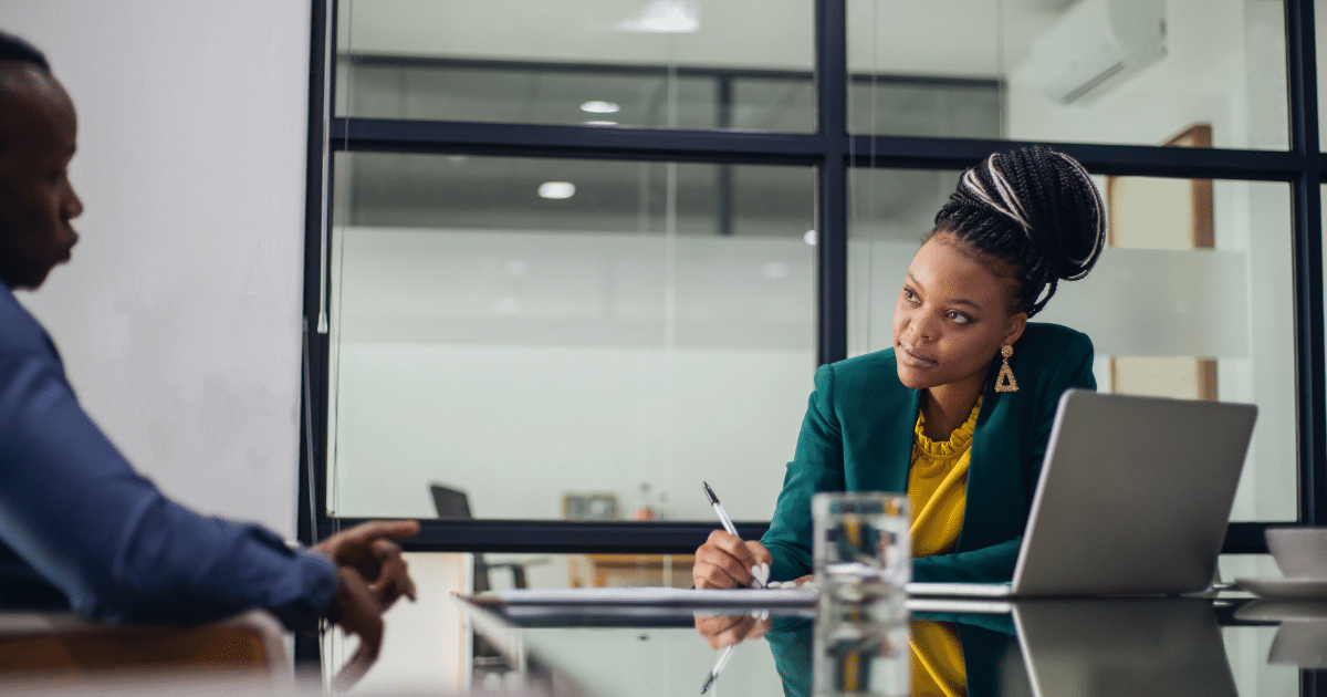 picture-of-HR-professional-in-office-iq-academy-hr-career