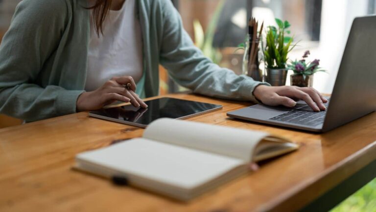 Flexible Online Course: Unlock Your Future with Flexible Learning at iQ Academy