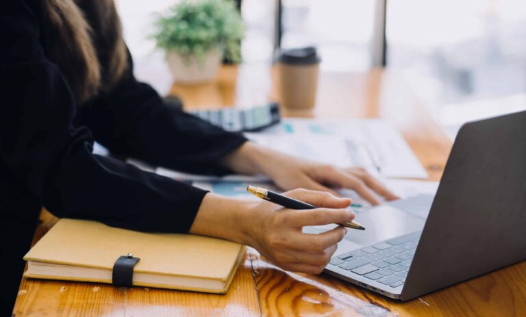 Project Scheduling with CPM and PERT: Agile, Waterfall & Timeline Tips